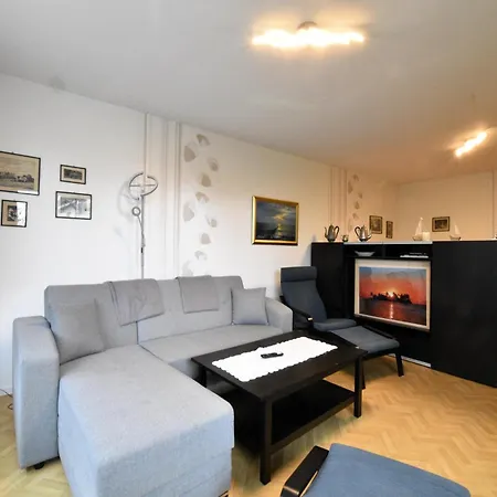 Hecht Apartment *