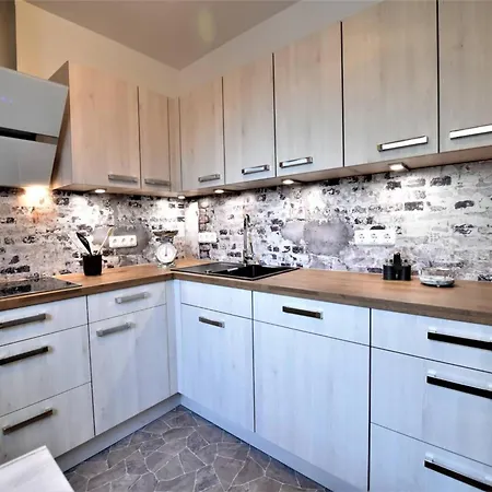 Hecht Apartment *